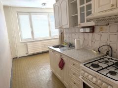 Slnečný trojizbový byt s balkónom na Dolinkách v Detve